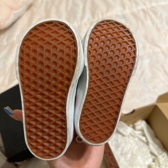 Zip up in the back not actual laces - Picture 2 of 3